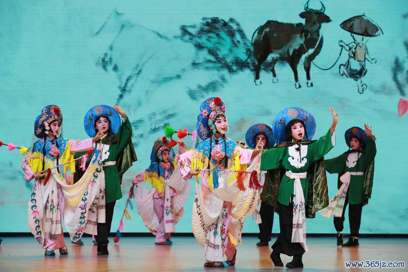 北京市东城区举办首届好意思育节训诫素养恶果展。徐鹏摄